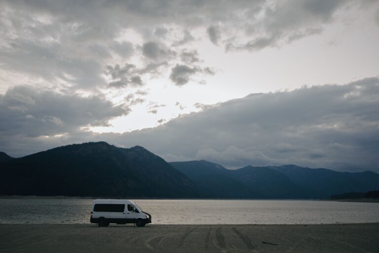 A 5-Day Campervan Loop Through the North Island’s Volcanic Heart, Timed to Catch Three Distinct Sunset Spots on Lake Taupo