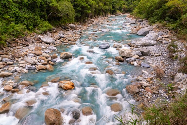 Taiwan’s Taroko Gorge: Mastering the Marble Canyon Hiking Trail for Safety and Photography