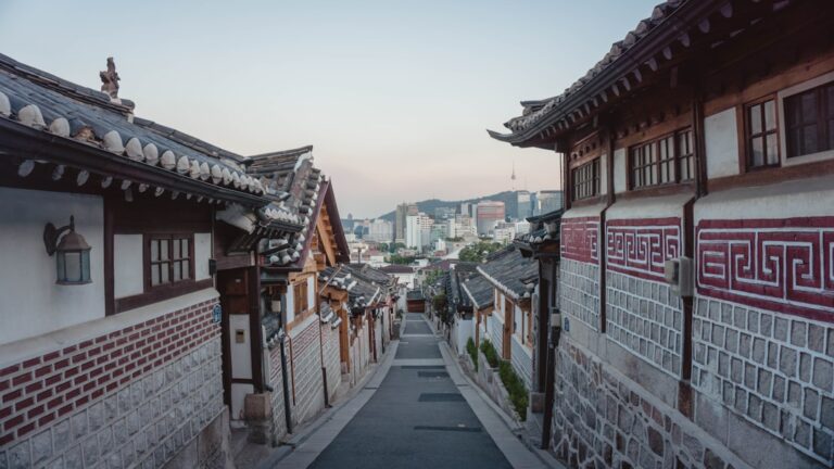 Chasing Morning Light in Seoul’s Bukchon Hanok Village