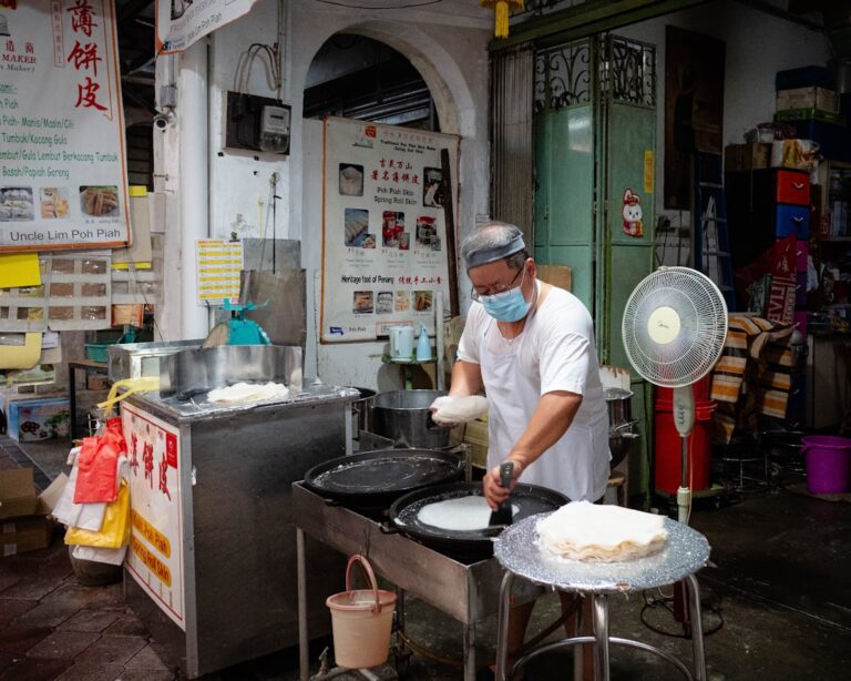 Tracing the Original Penang Curry Mee Recipe Across Three Generations of Hawker Stalls in George Town