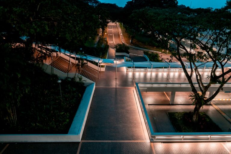 The Last Fifty Steps: Standing Still at the Top of Singapore